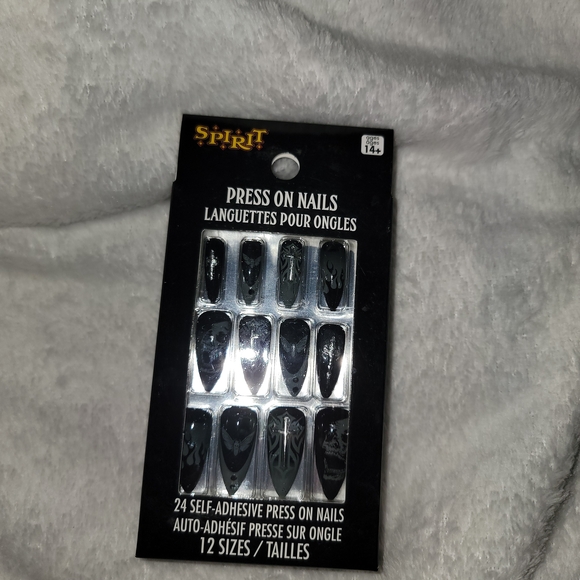 Spirit Black Press On Nails - Picture 1 of 3